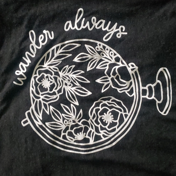 Like New flowy tshirt - Picture 3 of 5